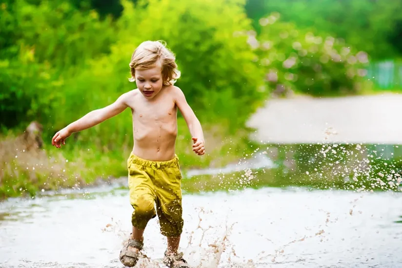 Ученые доказали, что детям полезно играть в грязи