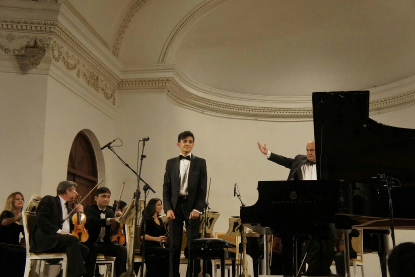 Adını Qızıl kitaba yazdıran Rəşid Behbudov: Özümü inkişaf etdirirəm