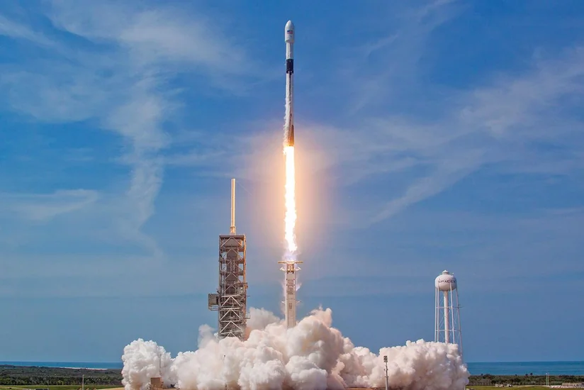 SpaceX запустила ракету-носитель с 21 спутником Starlink нового поколения