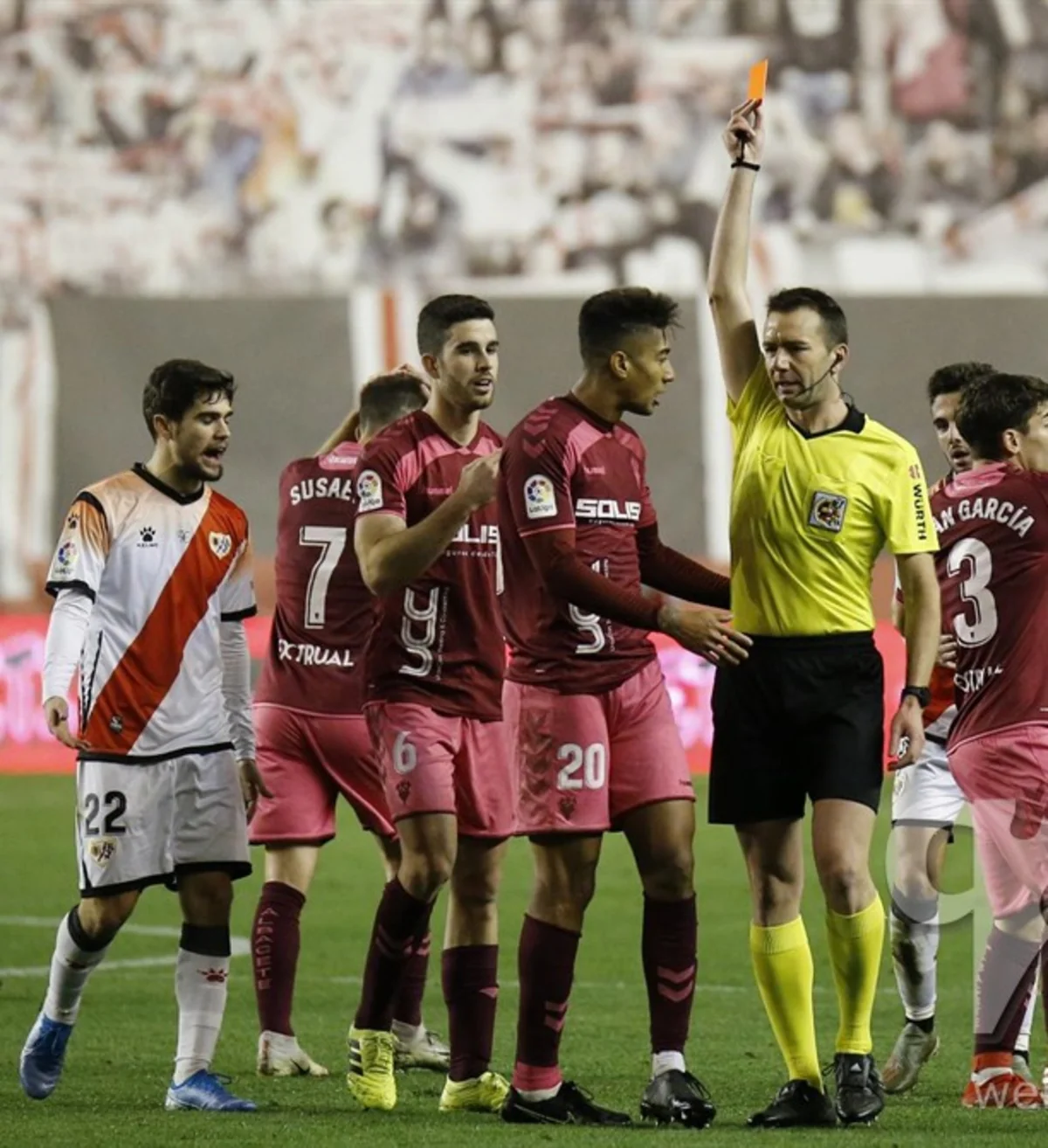 Azərbaycan millisinin futbolçusu İspaniyada 2 oyunluq cəzalandırılıb
