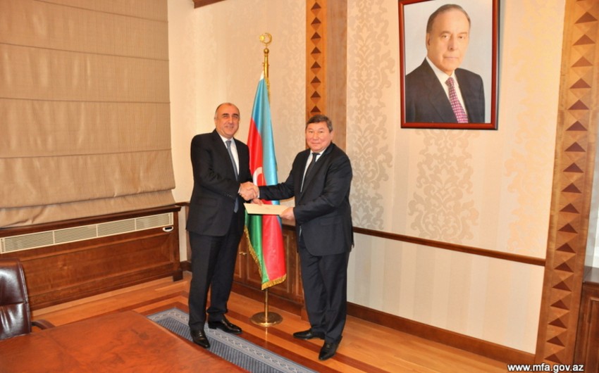 Elmar Məmmədyarov Qırğızıstanın Azərbaycana yeni təyin olunmuş səfirini qəbul edib