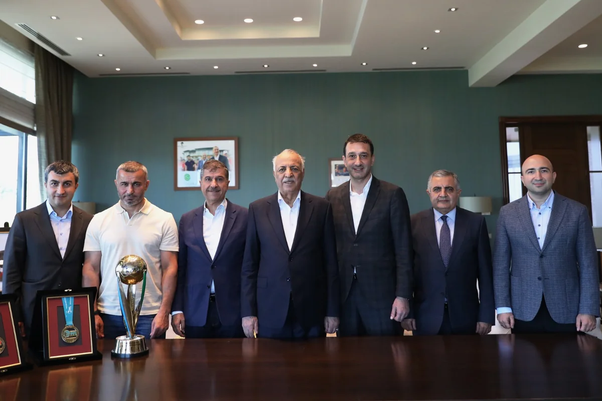 “Qarabağ”ın fəxri prezidenti Abdolbari Gozal klub rəsmiləri ilə görüşüb