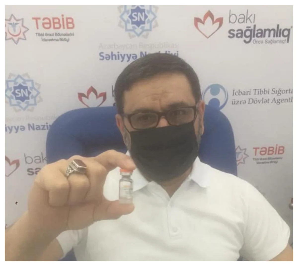 Hacı Şahin koronavirus əleyhinə peyvənd vurdurub