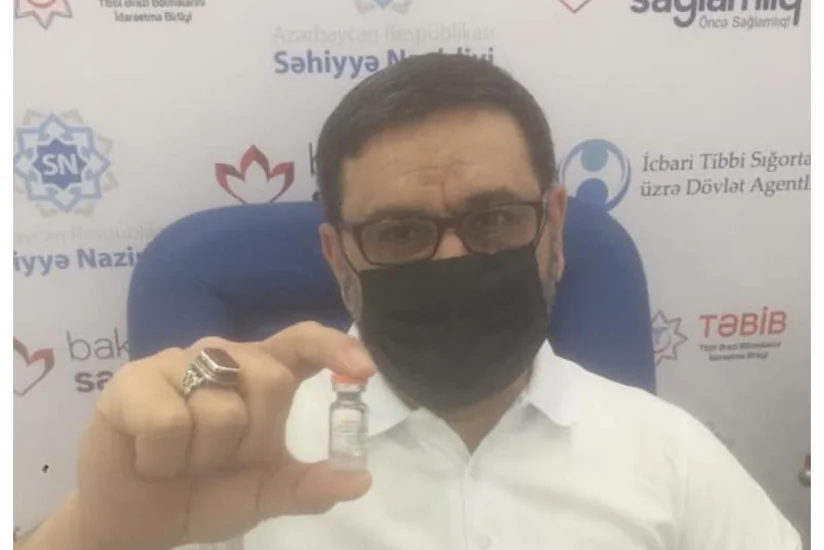 Hacı Şahin koronavirus əleyhinə peyvənd vurdurub