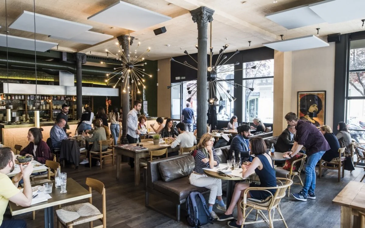 Kafe və restoranlar yerində fəaliyyətə başladı