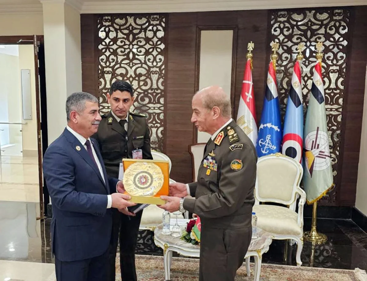 Azerbaijani Defense Minister meets Egyptian counterpart