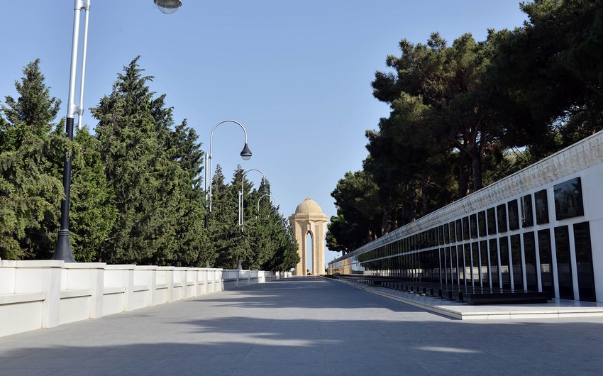 FHN şəxsi heyəti Fəxri xiyabanı və Şəhidlər xiyabanını ziyarət edib