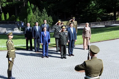 Azərbaycanın müdafiə naziri Litvanın baş naziri ilə görüşüb