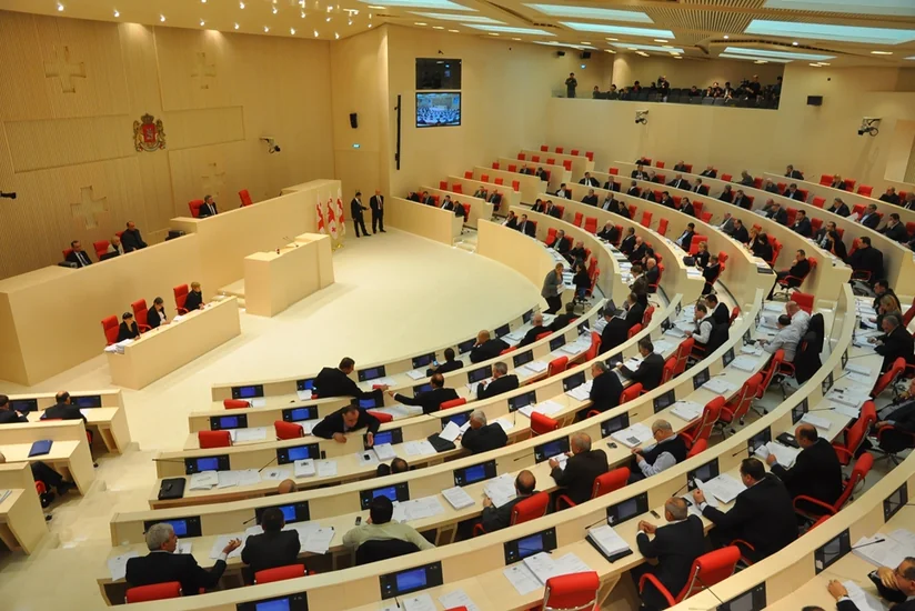 ​Gürcüstanda seçki kampaniyasına rəsmən start verilib