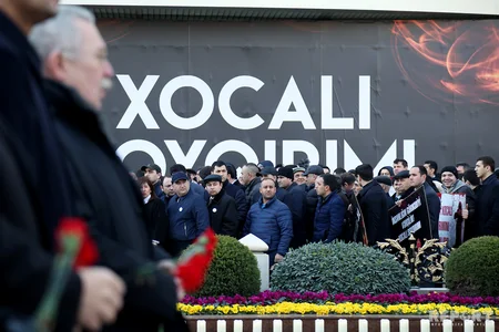 Azərbaycan Xocalı soyqırımı qurbanlarının xatirəsini yad edir - FOTOREPORTAJ