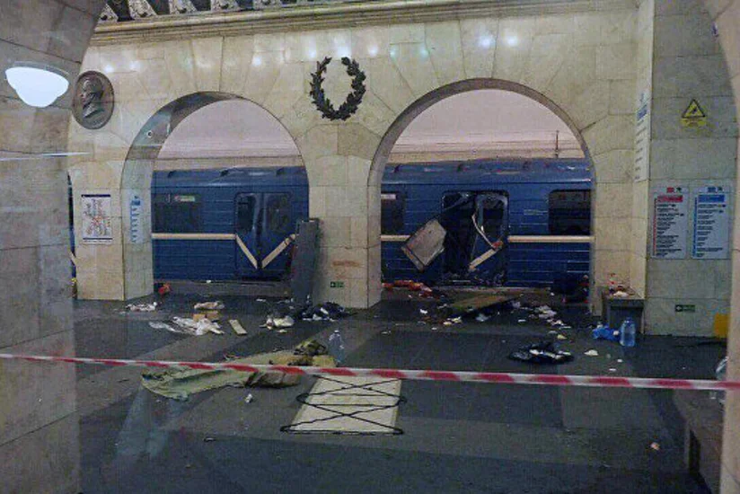 Власти Санкт-Петербурга объявили трехдневный траур после взрыва в метро