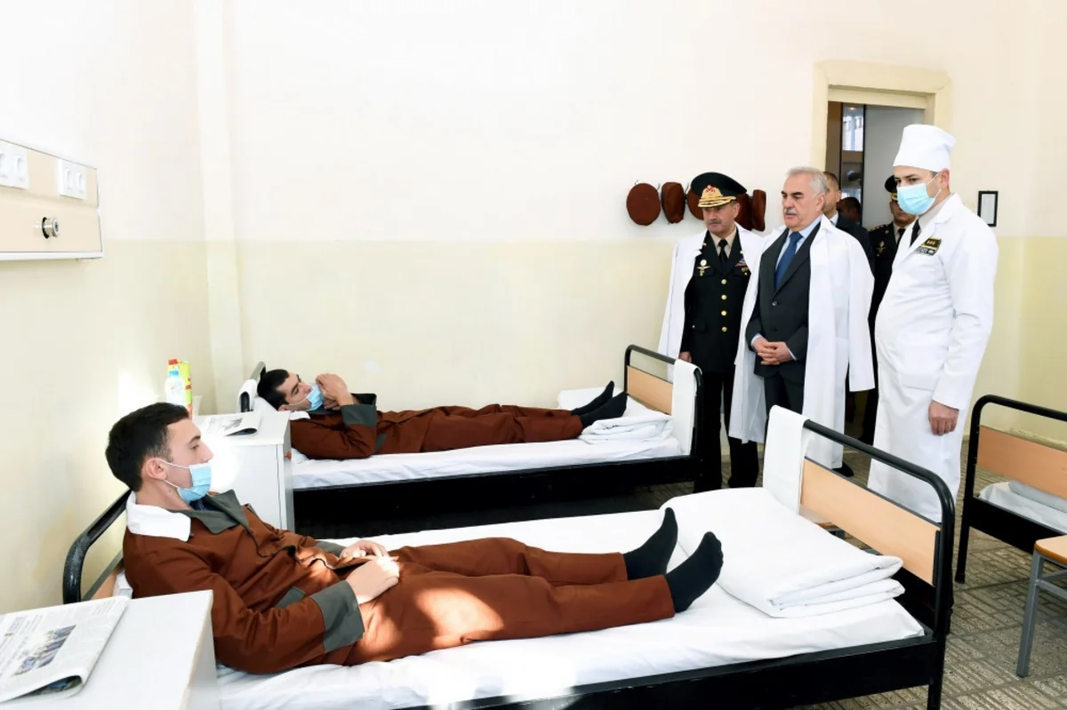 Vasif Talıbov yaralı hərbçilərlə görüşüb