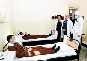 Vasif Talıbov yaralı hərbçilərlə görüşüb 