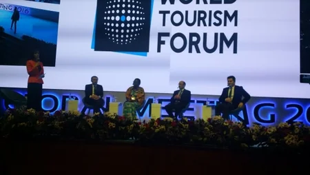 Əbülfəs Qarayev İstanbulda keçirilən Dünya Turizm Forumunda iştirak edir