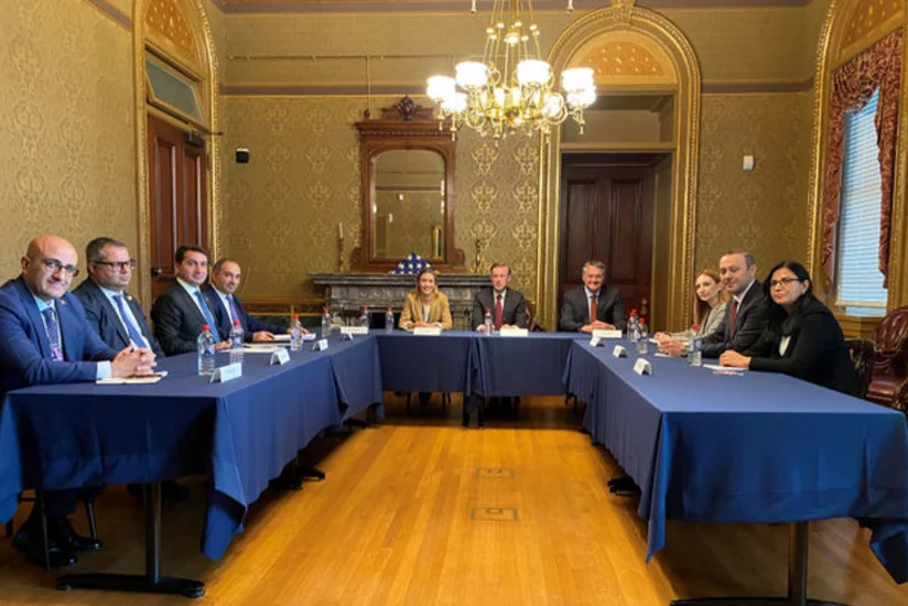 Yaxasında “Xarıbülbül” nişanı olan Azərbaycan nümayəndə heyəti Anım Günü Ağ Evdə görüş keçirib