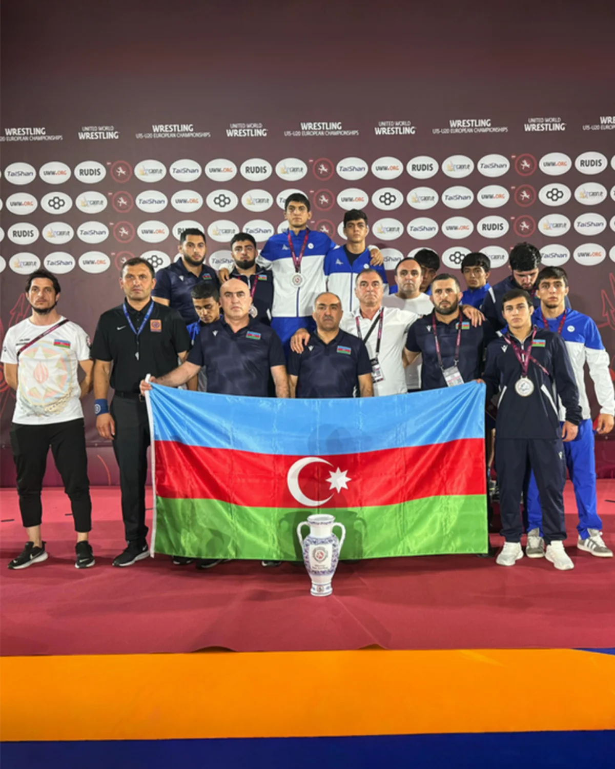 Azərbaycanın sərbəst güləş millisi Avropa ikincisi olub