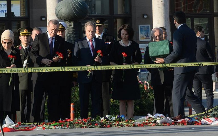 Türkiyə və Finlandiya prezidentləri Ankarada terror baş verən yeri ziyarət edib