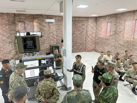 Zakir Həsənov Qazaxıstanın hərbi gəmilərindən birini ziyarət edib