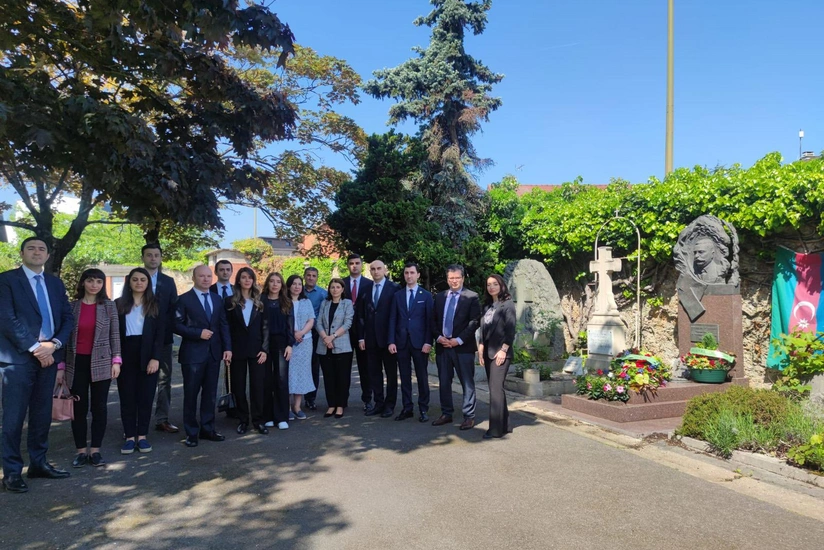 Əlimərdan bəy Topçubaşovun Parisdəki məzarı ziyarət edilib