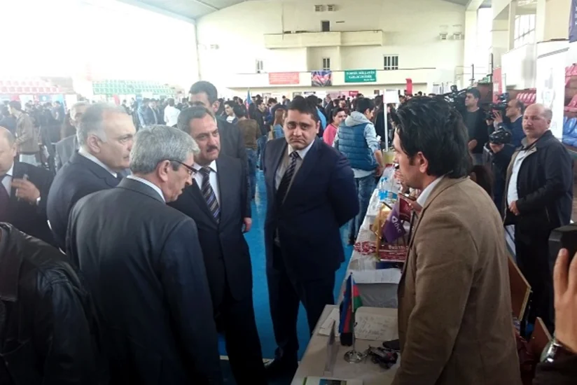 Əmək yarmarkasında tələbə və məzunlara 630 boş iş yeri təklif olunub