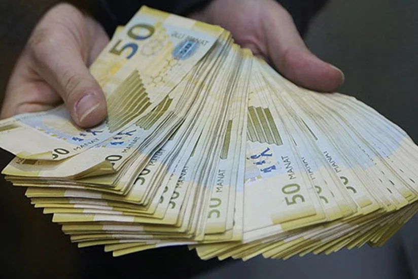 Bakıda avtomobildən 3 min manat pul oğurlandı