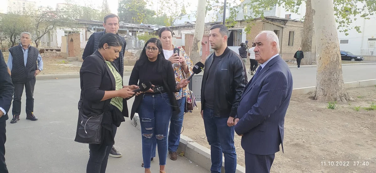 Çexiya və Cənubi Afrika media nümayəndələri Gəncədəki raket hücumu olan yerləri ziyarət ediblər