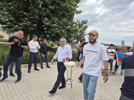Qarabağ klubunun üzvləri İmarət Kompleksində gedən işlərlə tanış olublar