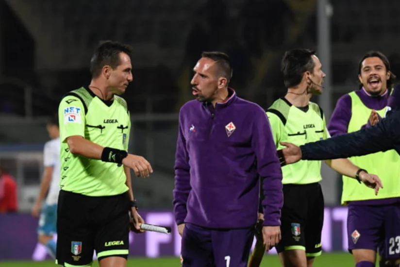 Fiorentinanın futbolçusu Frank Riberi 3 oyunluq diskvalifikasiya olunub