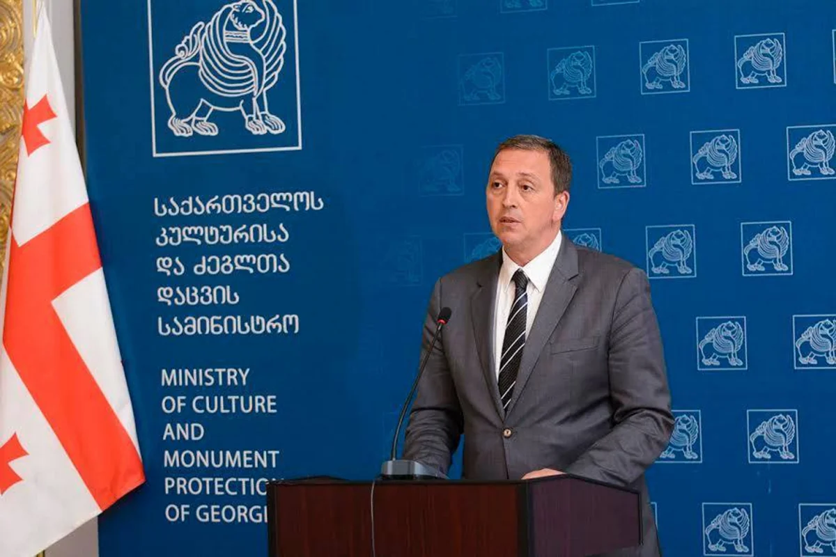 Gürcüstanda nazir müavini qəzaya düşərək yaralanıb