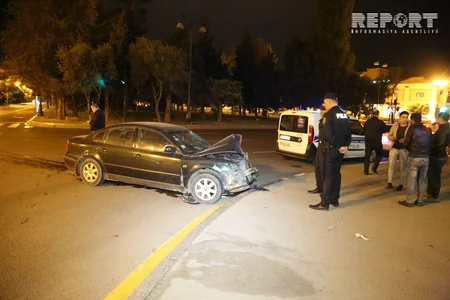 Bakıda yol qəzasına baxan sürücü özü qəza törədib, 1 nəfər yaralanıb - FOTO - VİDEO - YENİLƏNİB