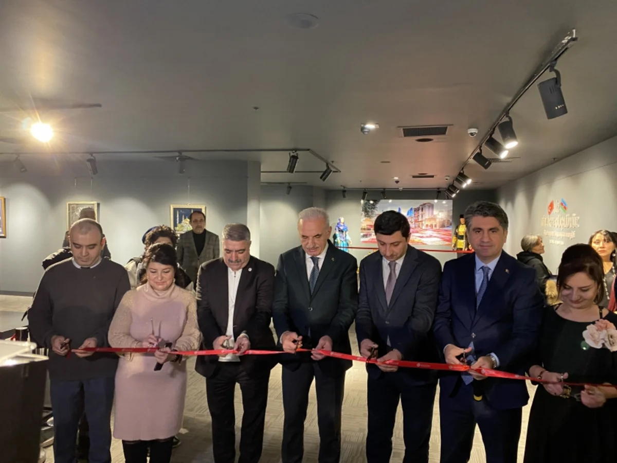 İstanbulda Azərbaycanla həmrəylik sərgisinin açılışı keçirilib