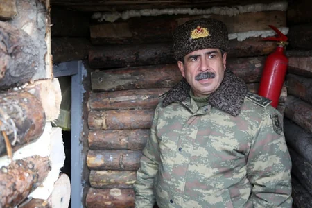 Nazir Zakir Həsənov cəbhə bölgəsində döyüş hazırlığını yoxlayır