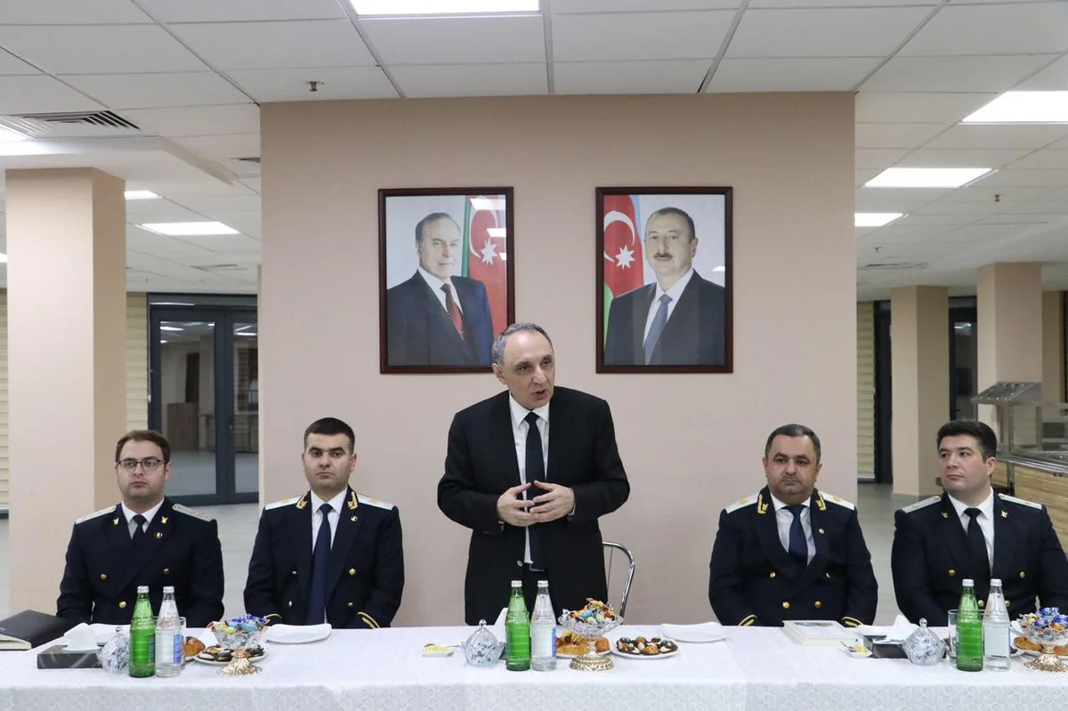 Baş prokuror Kamran Əliyev prokurorluğun veteranları ilə görüşüb