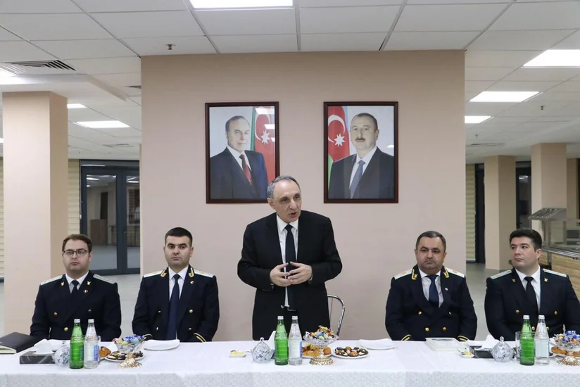 Baş prokuror Kamran Əliyev prokurorluğun veteranları ilə görüşüb