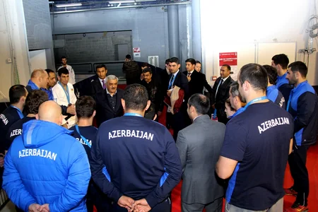 Rövnəq Abdullayev Böyük Dəbilqədə iştirak edən komandamızın üzvləri ilə görüşüb