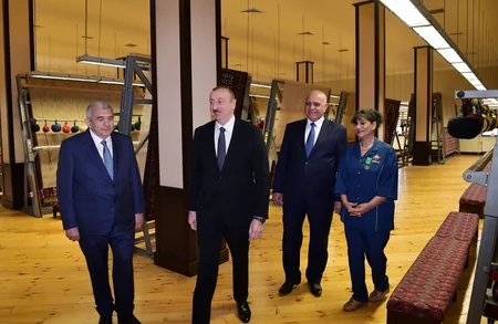 Dövlət başçısı “Azərxalça”nın Tovuz filialının fəaliyyəti ilə tanış olub