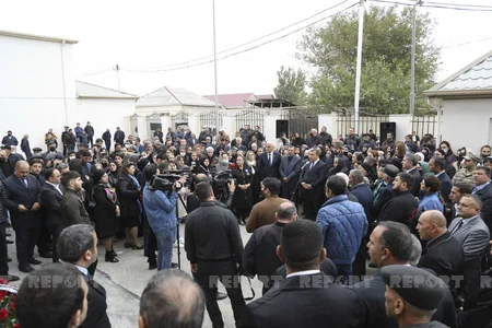 Vətən müharibəsi şəhidlərinin xatirə lövhəsi açılıb