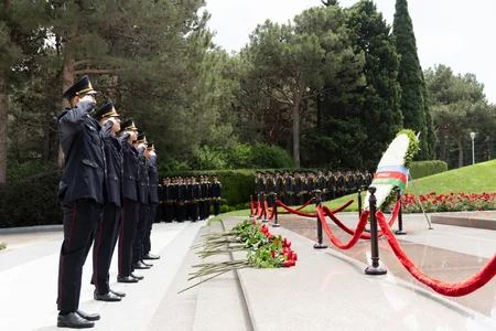 DİN-in kursantları Fəxri xiyabanda Ulu Öndər Heydər Əliyevin məzarını ziyarət ediblər