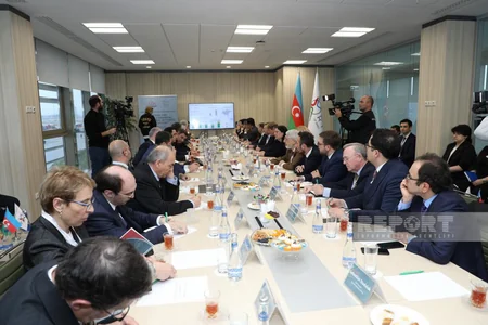 Azərbaycanın qlobal nəqliyyat şəbəkəsində tutduğu strateji mövqe təqdim edilib