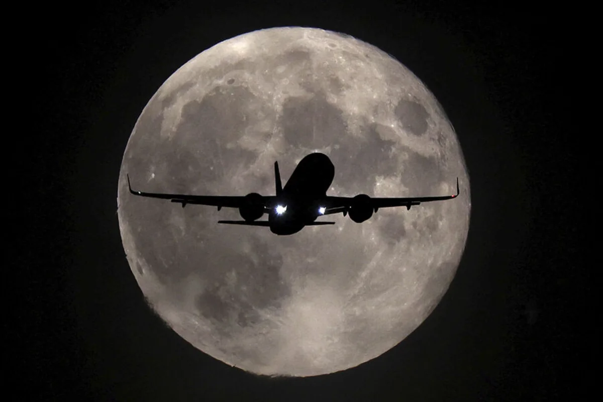 Boeing plane makes emergency landing in Russia