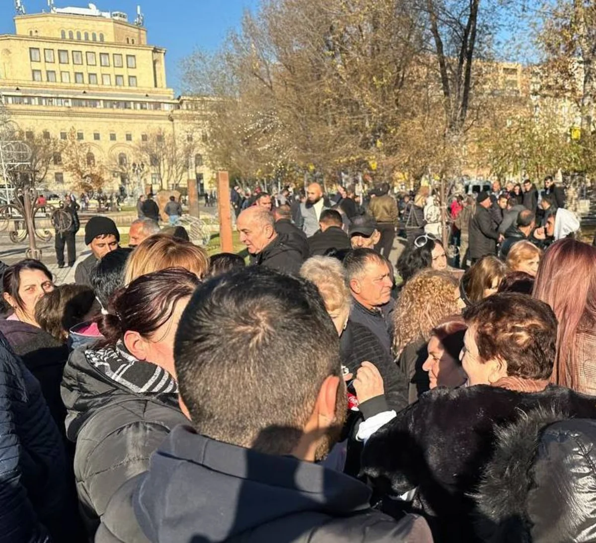 В Ереване представители рыбоводческих хозяйств проводят акцию протеста