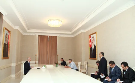 İqtisadiyyat naziri Xırdalanda vətəndaşlarla görüşüb