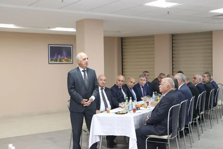 Baş prokuror Kamran Əliyev prokurorluğun veteranları ilə görüşüb