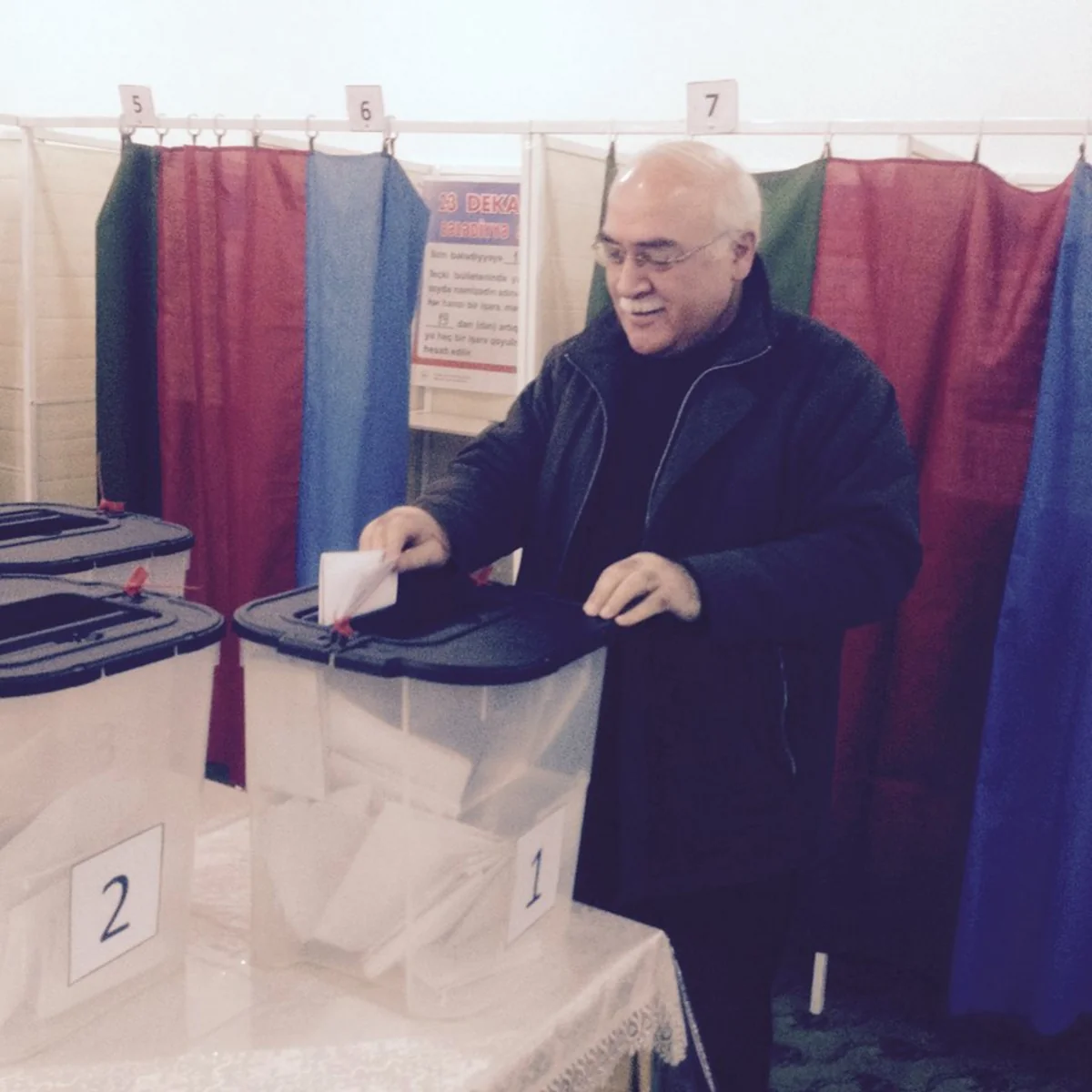 İsa Qəmbər səs verdi - FOTO