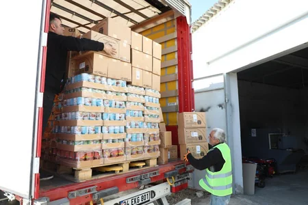 Daha bir neçə rayon Türkiyəyə humanitar yardım göndərib