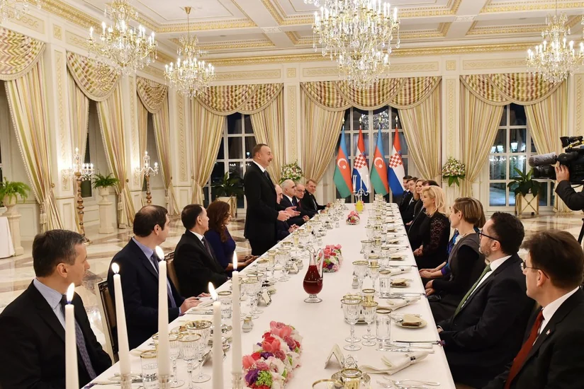 Prezident İlham Əliyev Biz yaxın gələcəkdə Avropa enerji bazarında önəmli tərəflərə və yaxın tərəfdaşlara çevriləcəyik - FOTO