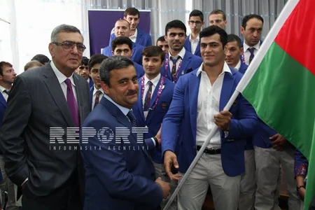 Cüdoçu Elmar Qasımova Azərbaycan bayrağı təqdim olunub - FOTO