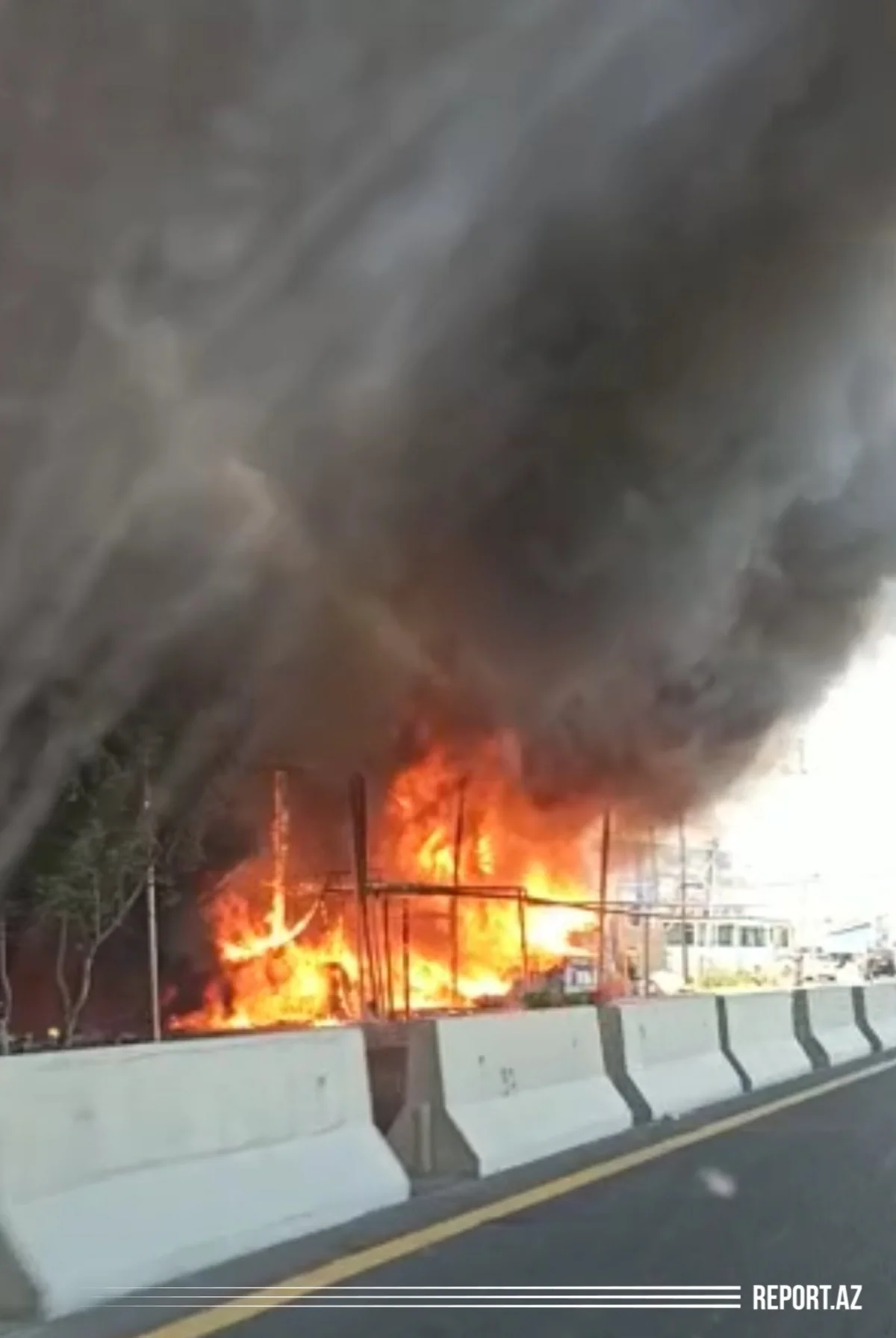 Bakının Binəqədi rayonunda baş verən yanğın söndürülüb - FOTO - VİDEO - YENİLƏNİB -2