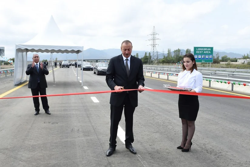 Президент принял участие в открытии автомобильной дороги Лянкяран - Масаллы