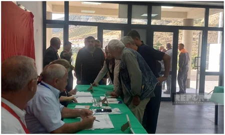 Zabuxda seçicilər səsvermə hüququndan istifadə edirlər